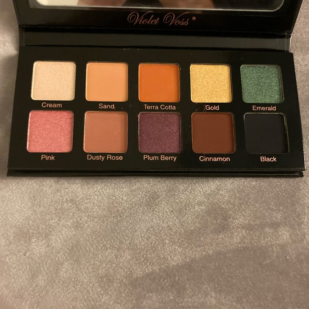 Violet Voss Essentials Eye Shadow Palette NIB!